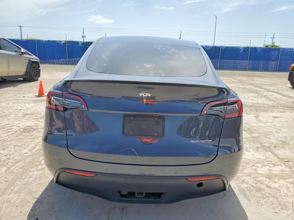61085726 :رقم المزاد ، 7SAYGDEF2NF358005 vin ، 2022 Tesla Model Y مزاد بيع