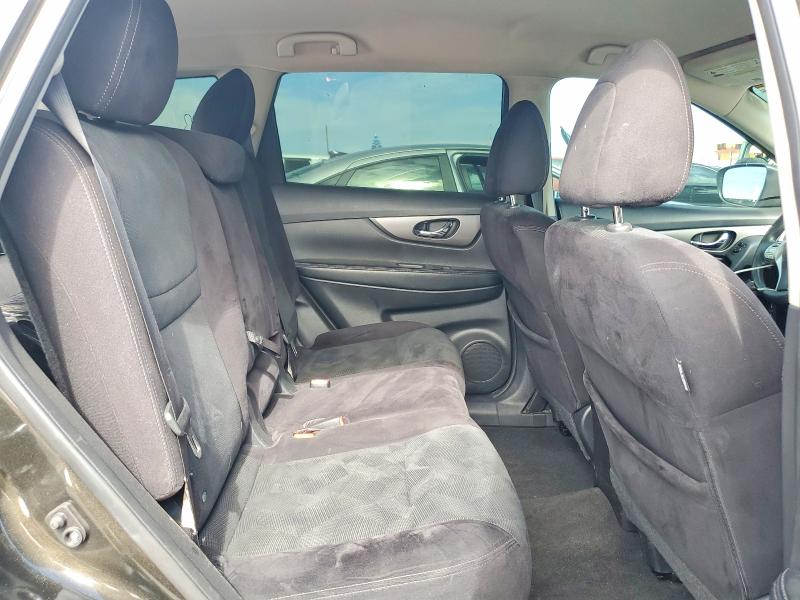 60886276 :رقم المزاد ، 5N1AT2MT7FC802043 vin ، 2015 Nissan Rogue مزاد بيع