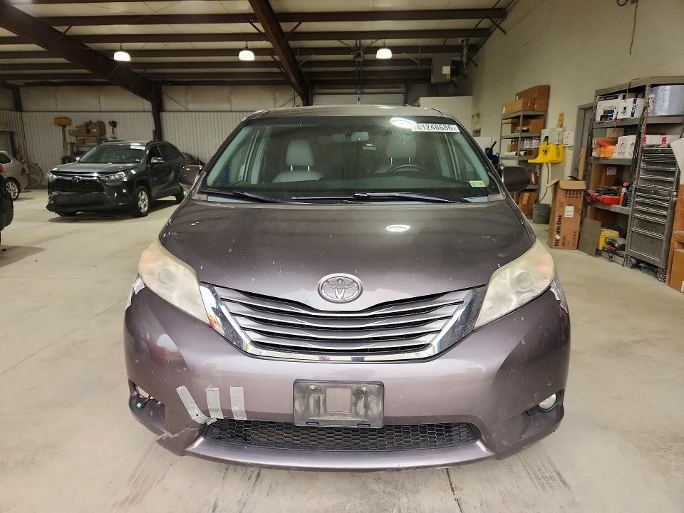 61248686 :رقم المزاد ، 5TDYK3DC2FS546730 vin ، 2015 Toyota Sienna مزاد بيع