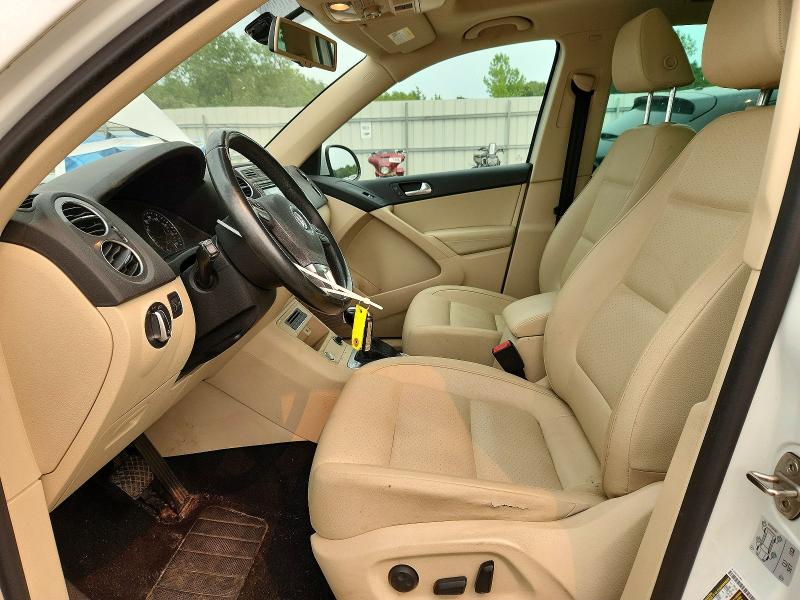 60817746 :رقم المزاد ، WVGSV7AX2HK015030 vin ، 2017 Volkswagen Tiguan مزاد بيع