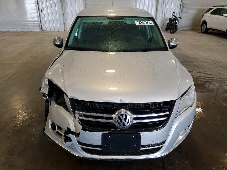 2011 Volkswagen Tiguan მანქანა იყიდება აუქციონზე, vin: WVGBV7AX9BW506856, აუქციონის ნომერი: 73342365