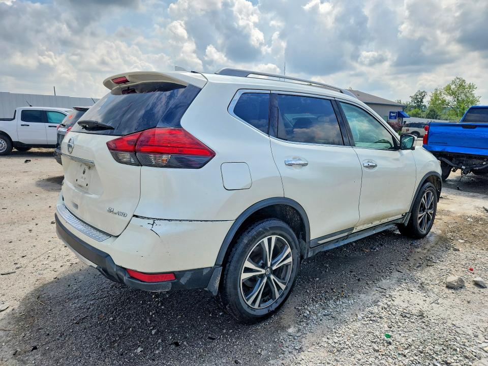 59321006 :رقم المزاد ، 5N1AT2MV7HC889141 vin ، 2017 Nissan Rogue مزاد بيع