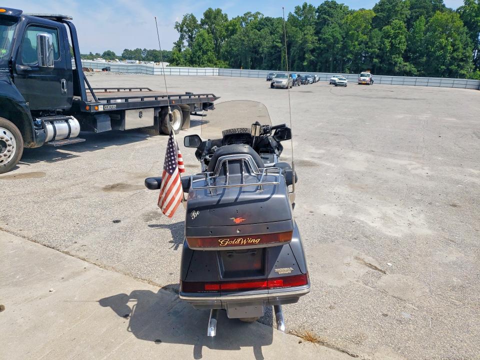59574686 :رقم المزاد ، 1HFSC2208JA007210 vin ، 1988 Honda Gl1500 مزاد بيع