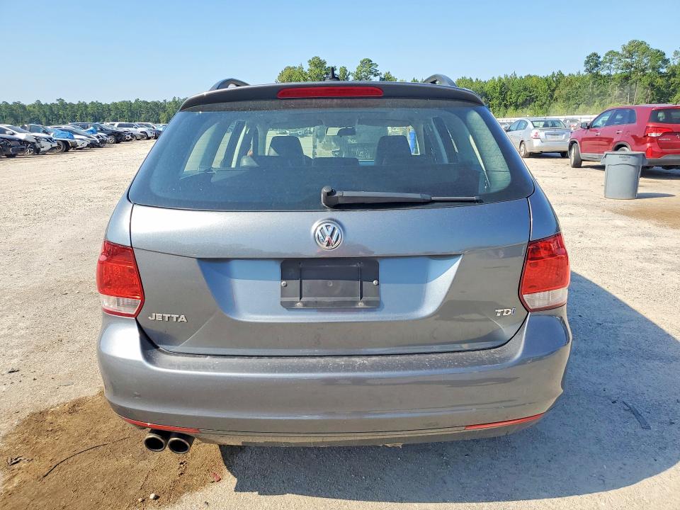 61001236 :رقم المزاد ، 3VWTL7AJ2AM660850 vin ، 2010 Volkswagen Jetta مزاد بيع