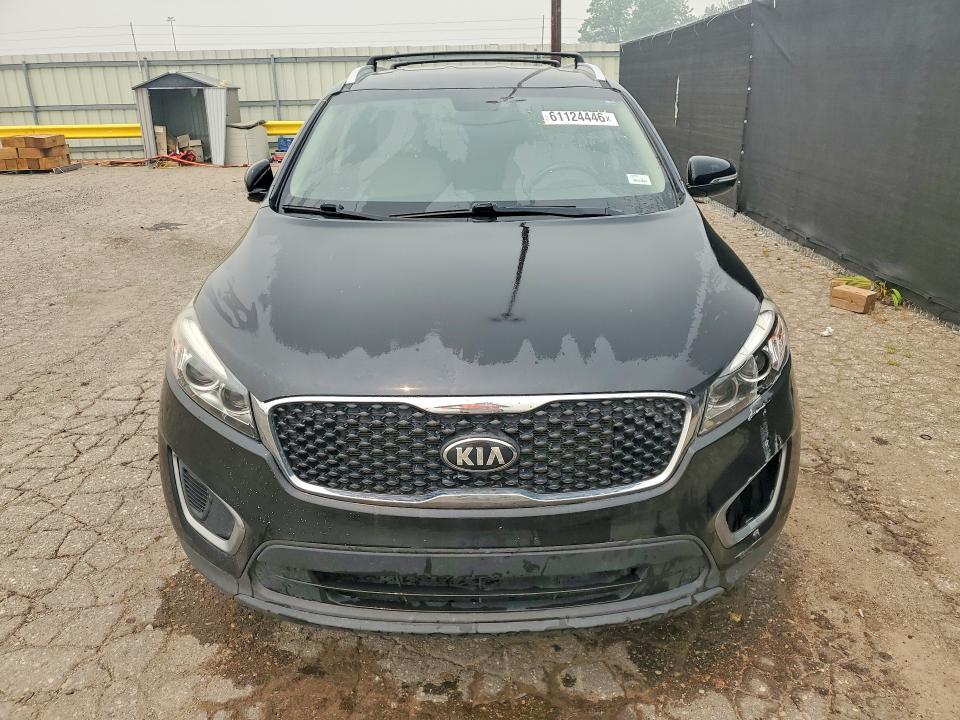 61124446 :رقم المزاد ، 5XYPGDA30HG276436 vin ، 2017 Kia Sorento مزاد بيع