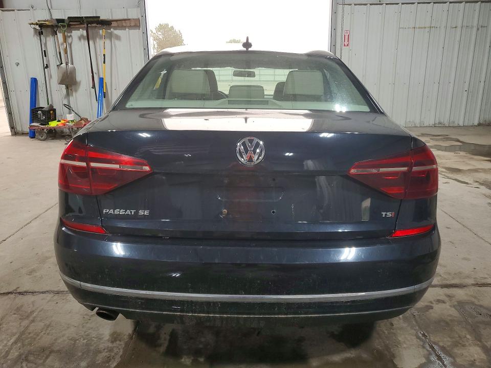 60668206 :رقم المزاد ، 1VWBT7A37HC069731 vin ، 2017 Volkswagen Passat مزاد بيع