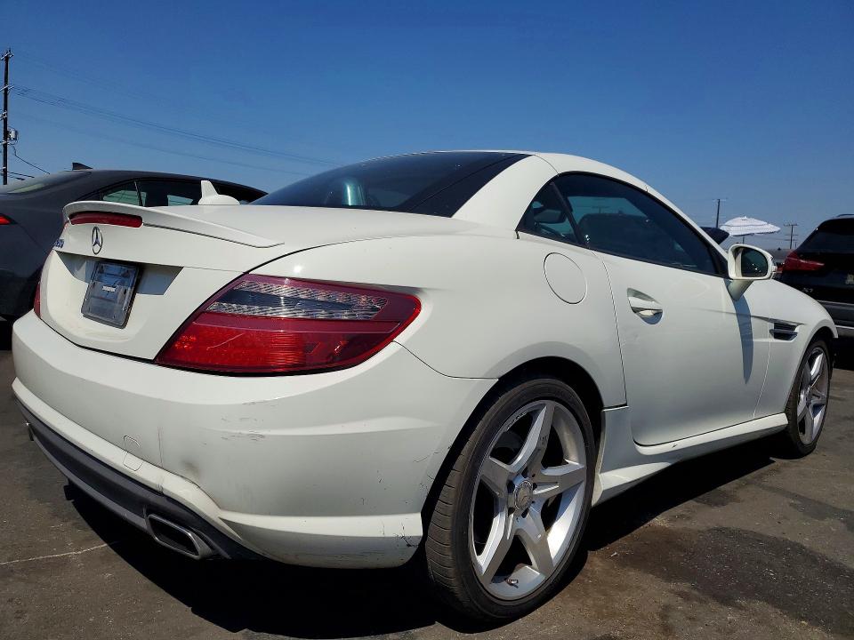 61786266 :رقم المزاد ، WDDPK4HA2DF050758 vin ، 2013 Mercedes-benz Slk مزاد بيع