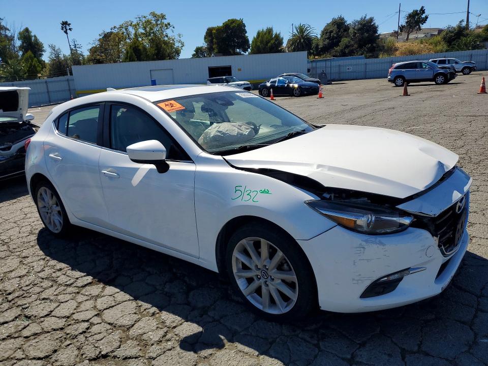 62633936 :رقم المزاد ، 3MZBN1M3XHM127414 vin ، 2017 Mazda 3 مزاد بيع