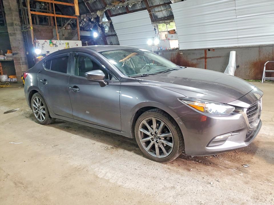 60777616 :رقم المزاد ، 3MZBN1V39JM252621 vin ، 2018 Mazda 3 مزاد بيع