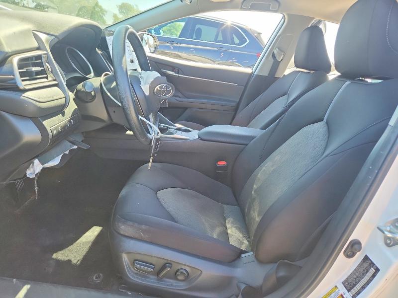 61173556 :رقم المزاد ، 4T1C11AK5NU669991 vin ، 2022 Toyota Camry مزاد بيع