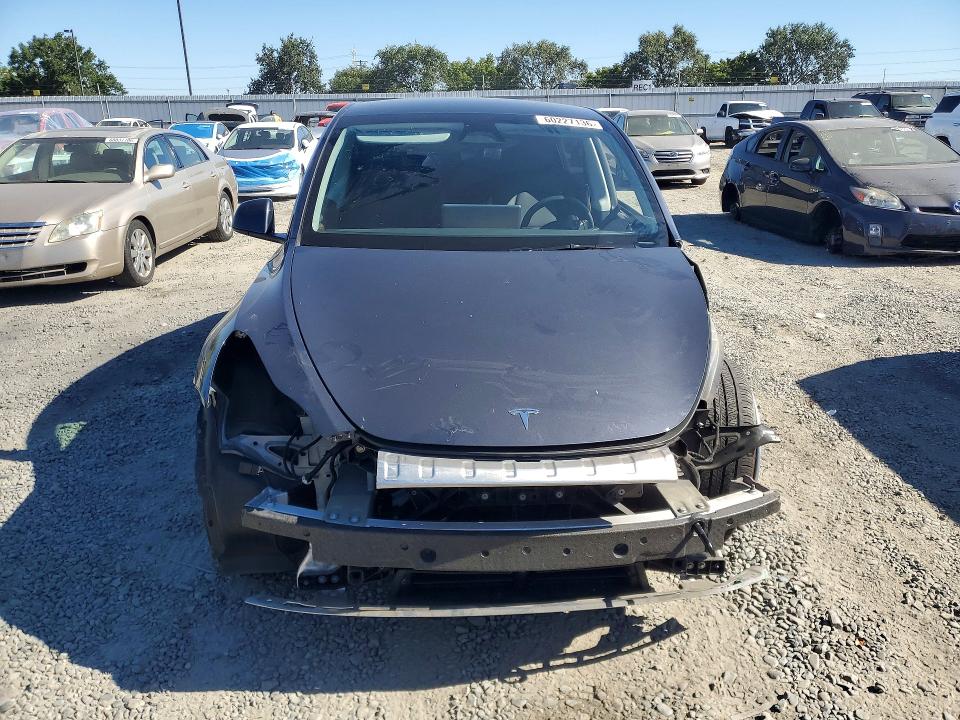 60227136 :رقم المزاد ، 7SAYGDEE8PF966878 vin ، 2023 Tesla Model Y مزاد بيع