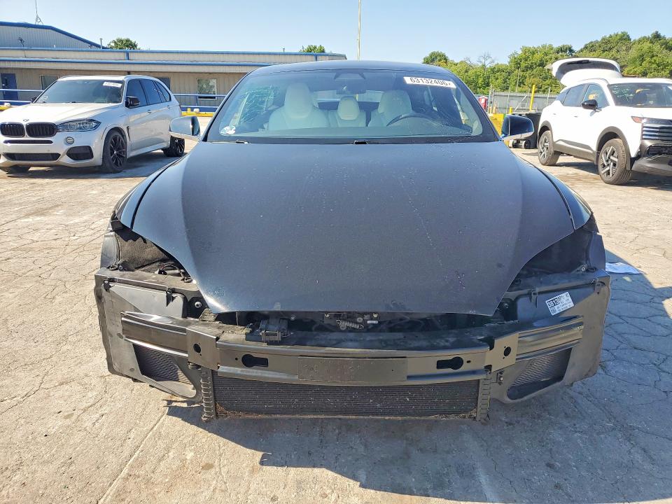 63132406 :رقم المزاد ، 5YJSA1E25JF243151 vin ، 2018 Tesla Model S مزاد بيع