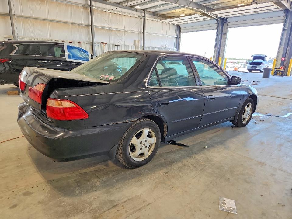 Продажа на аукционе авто 2000 Honda Accord, vin: 1HGCG6688YA029536, номер лота: 61056546