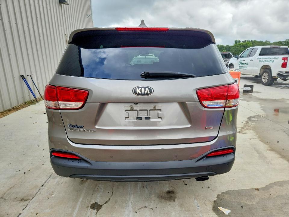 60897686 :رقم المزاد ، 5XYPGDA39GG042861 vin ، 2016 Kia Sorento مزاد بيع
