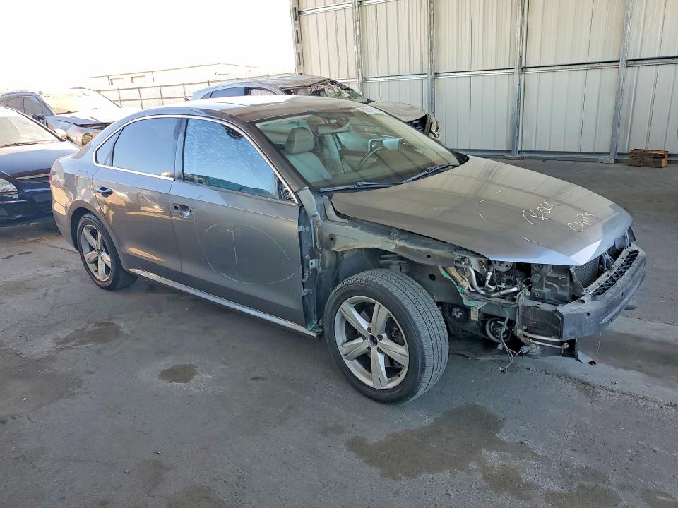 62301126 :رقم المزاد ، 1VWBP7A34CC105310 vin ، 2012 Volkswagen Passat مزاد بيع