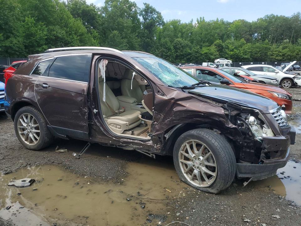 61997696 :رقم المزاد ، 3GYFNFE37FS530074 vin ، 2015 Cadillac Srx مزاد بيع