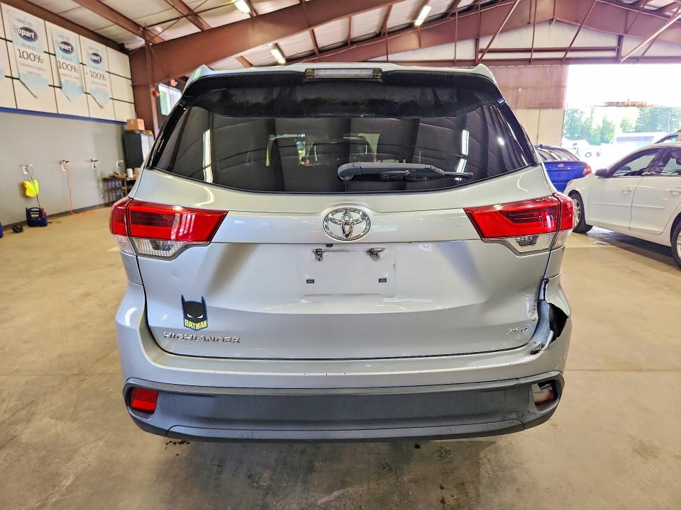 Продаж на аукціоні авто 2017 Toyota Highlander, vin: 5TDBZRFH7HS379670, номер лоту: 62028316