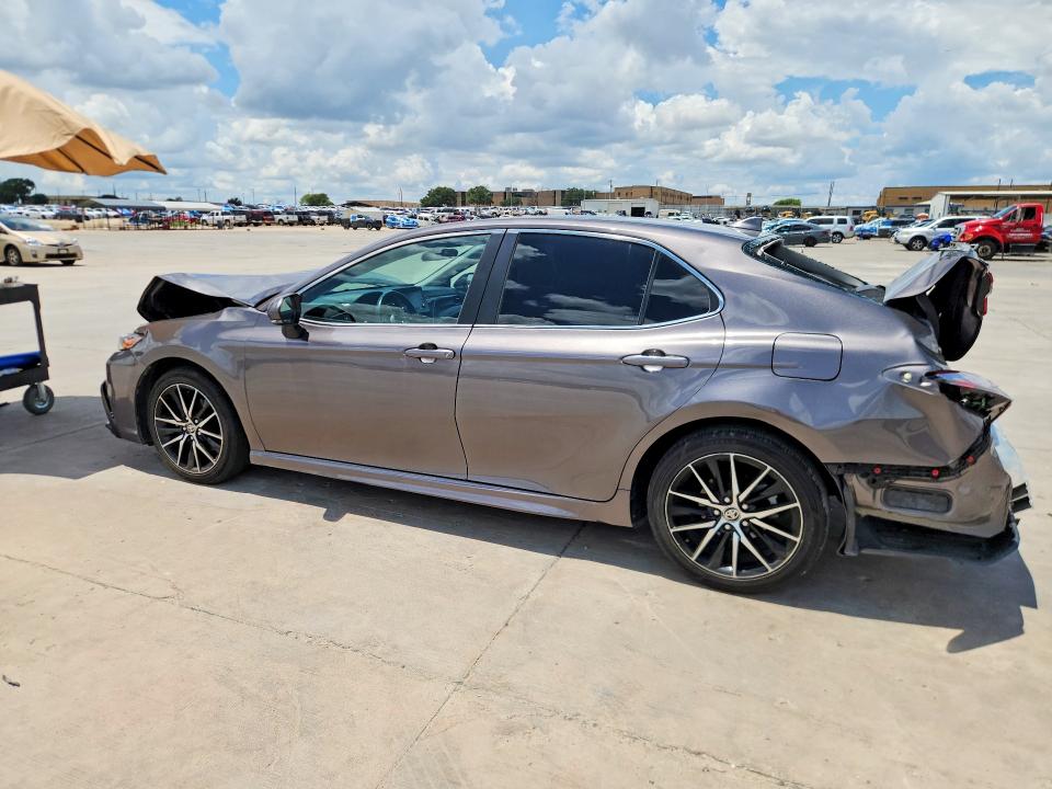 2024 Toyota Camry მანქანა იყიდება აუქციონზე, vin: 4T1G11AK0RU881379, აუქციონის ნომერი: 60570116