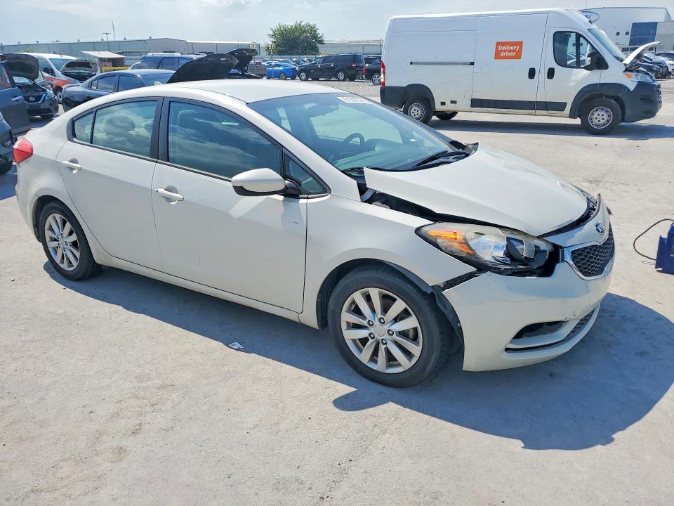 61367526 :رقم المزاد ، KNAFK4A61F5275738 vin ، 2015 Kia Forte مزاد بيع