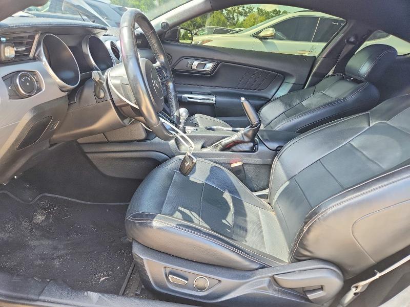 61760436 :رقم المزاد ، 1FA6P8CF3J5137609 vin ، 2018 Ford Mustang مزاد بيع
