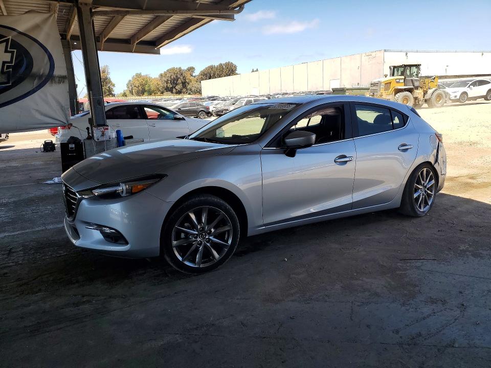 62869886 :رقم المزاد ، 3MZBN1M30JM166535 vin ، 2018 Mazda 3 مزاد بيع