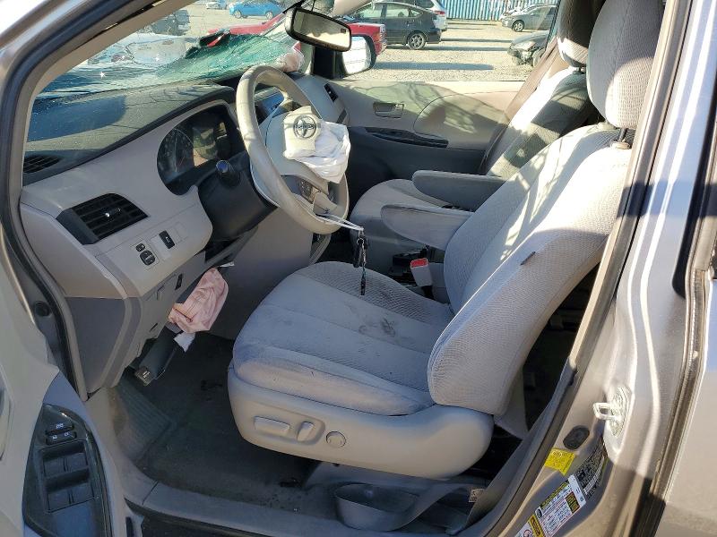 63214206 :رقم المزاد ، 5TDKK3DC5CS191506 vin ، 2012 Toyota Sienna مزاد بيع