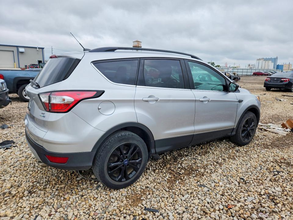 62616516 :رقم المزاد ، 1FMCU9GD5JUB57947 vin ، 2018 Ford Escape مزاد بيع
