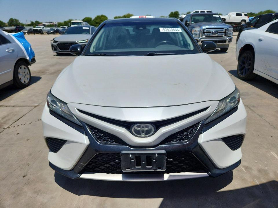62025656 :رقم المزاد ، 4T1B61HK1KU280764 vin ، 2019 Toyota Camry مزاد بيع