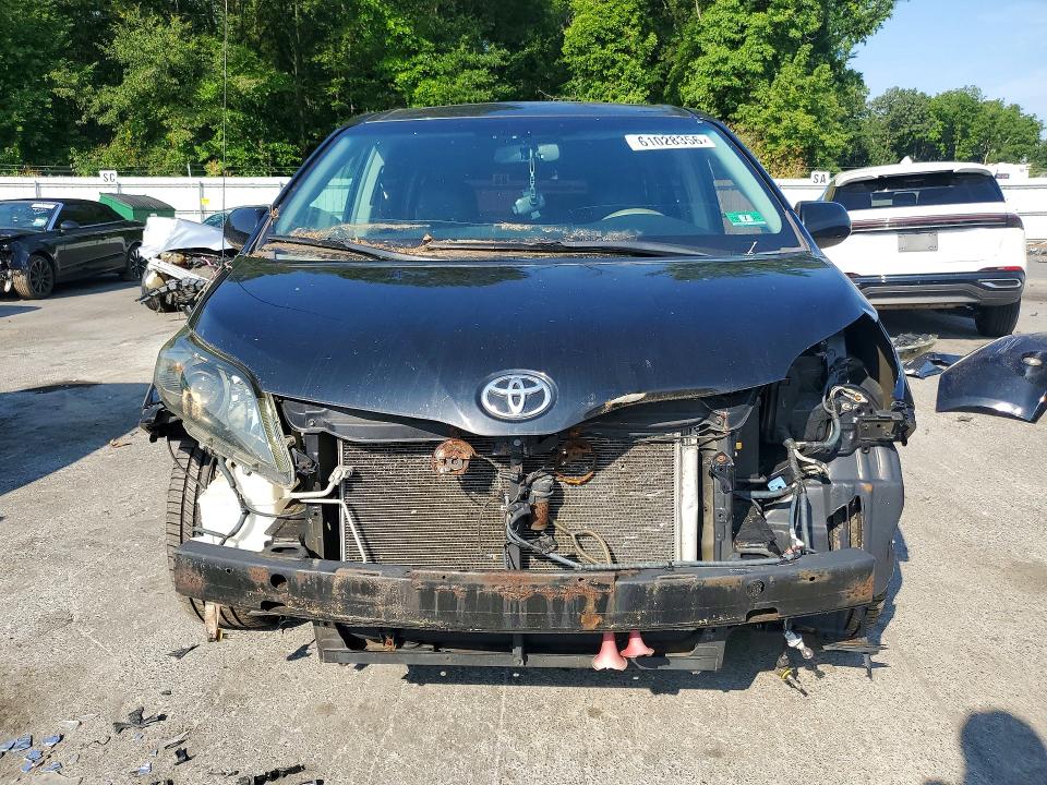 61028356 :رقم المزاد ، 5TDXK3DC8ES458999 vin ، 2014 Toyota Sienna مزاد بيع