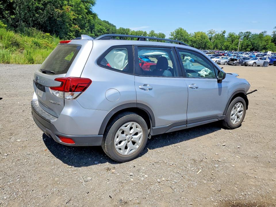 61232406 :رقم المزاد ، JF2SKADC2MH552542 vin ، 2021 Subaru Forester مزاد بيع