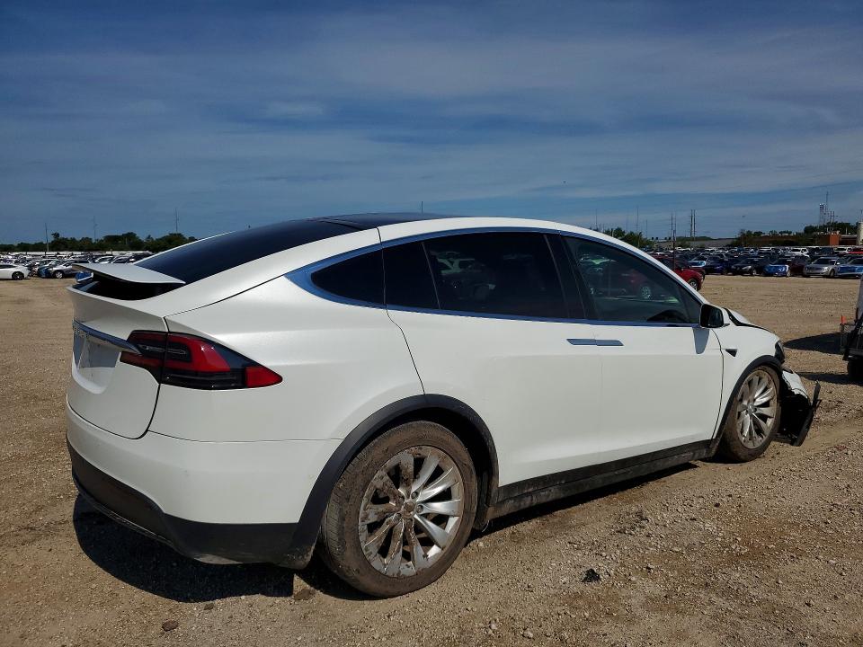 Продажа на аукционе авто 2018 Tesla Model X, vin: 5YJXCDE24JF104033, номер лота: 60328856