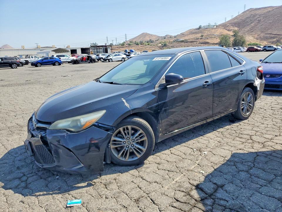 61316066 :رقم المزاد ، 4T1BF1FK7FU044306 vin ، 2015 Toyota Camry مزاد بيع