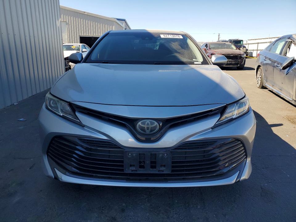 2018 Toyota Camry მანქანა იყიდება აუქციონზე, vin: 4T1B11HK6JU081982, აუქციონის ნომერი: 62713076