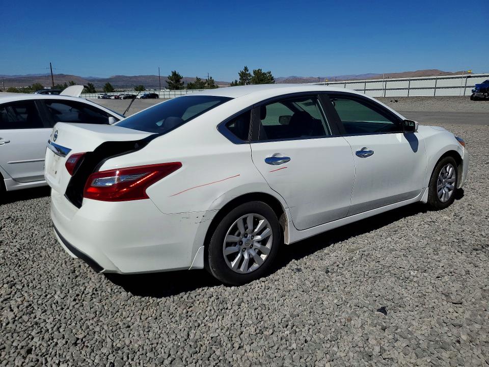 62662626 :رقم المزاد ، 1N4AL3AP8JC290602 vin ، 2018 Nissan Altima مزاد بيع
