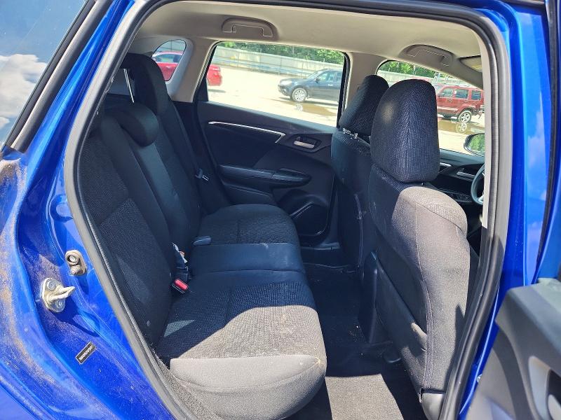 60120546 :رقم المزاد ، 3HGGK5H52FM758421 vin ، 2015 Honda Fit مزاد بيع