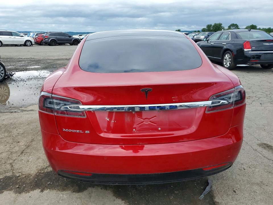 63240856 :رقم المزاد ، 5YJSA1E21JF286627 vin ، 2018 Tesla Model S مزاد بيع