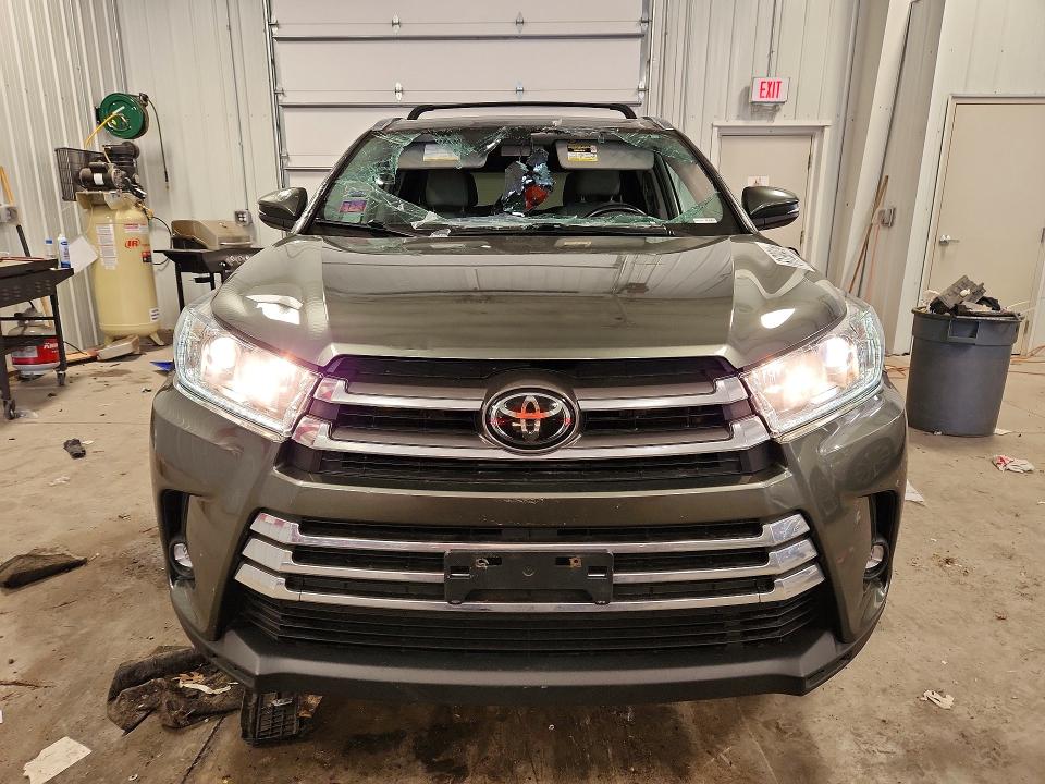 Продаж на аукціоні авто 2019 Toyota Highlander, vin: 5TDDZRFH7KS925531, номер лоту: 61790416