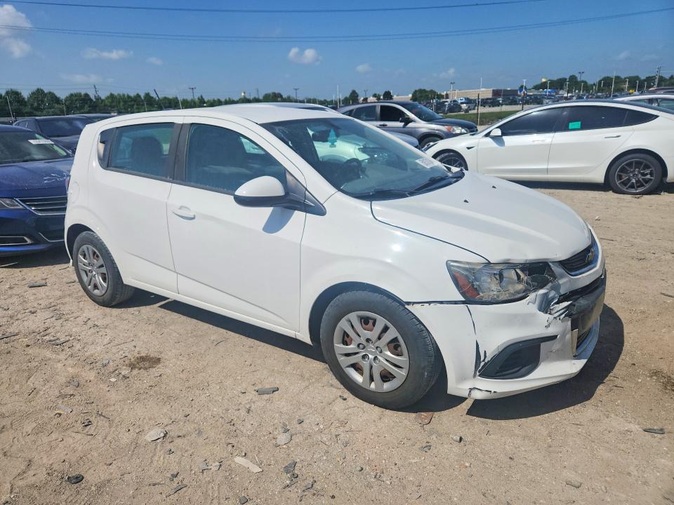 59137136 :رقم المزاد ، 1G1JG6SH1H4143221 vin ، 2017 Chevrolet Sonic مزاد بيع