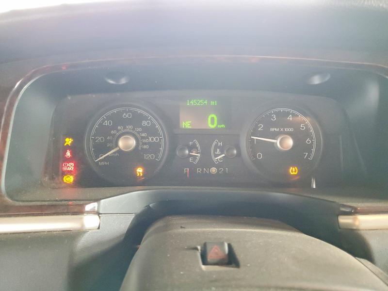 62626196 :رقم المزاد ، 2LNHM82V09X610697 vin ، 2009 Lincoln Town Car مزاد بيع