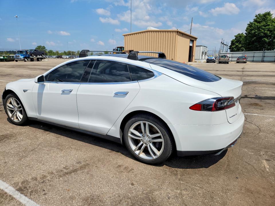 62143706 :رقم المزاد ، 5YJSA1H16EFP36359 vin ، 2014 Tesla Model S مزاد بيع
