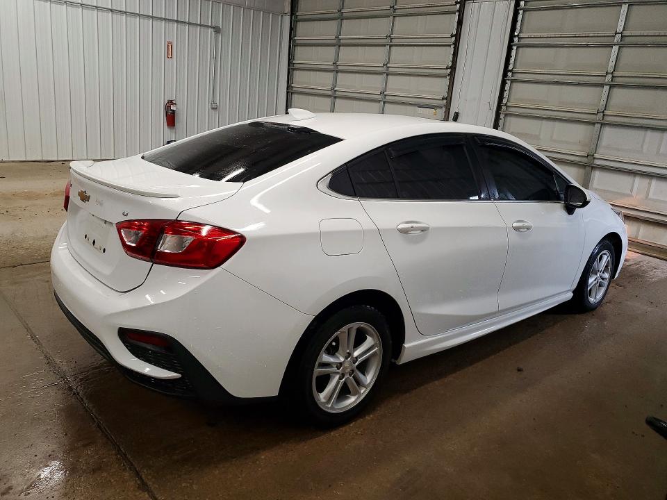 61697866 :رقم المزاد ، 1G1BE5SM6J7115551 vin ، 2018 Chevrolet Cruze مزاد بيع