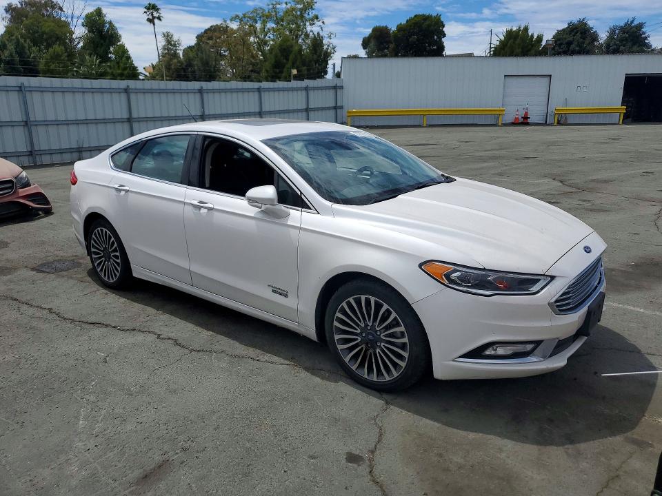 60626286 :رقم المزاد ، 3FA6P0PU9HR277584 vin ، 2017 Ford Fusion مزاد بيع