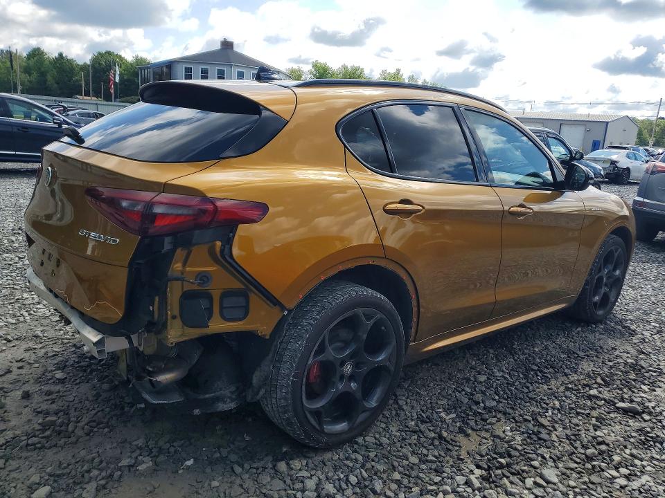 62447606 :رقم المزاد ، ZASPAKBN0N7D33837 vin ، 2022 Alfa Romeo Stelvio مزاد بيع