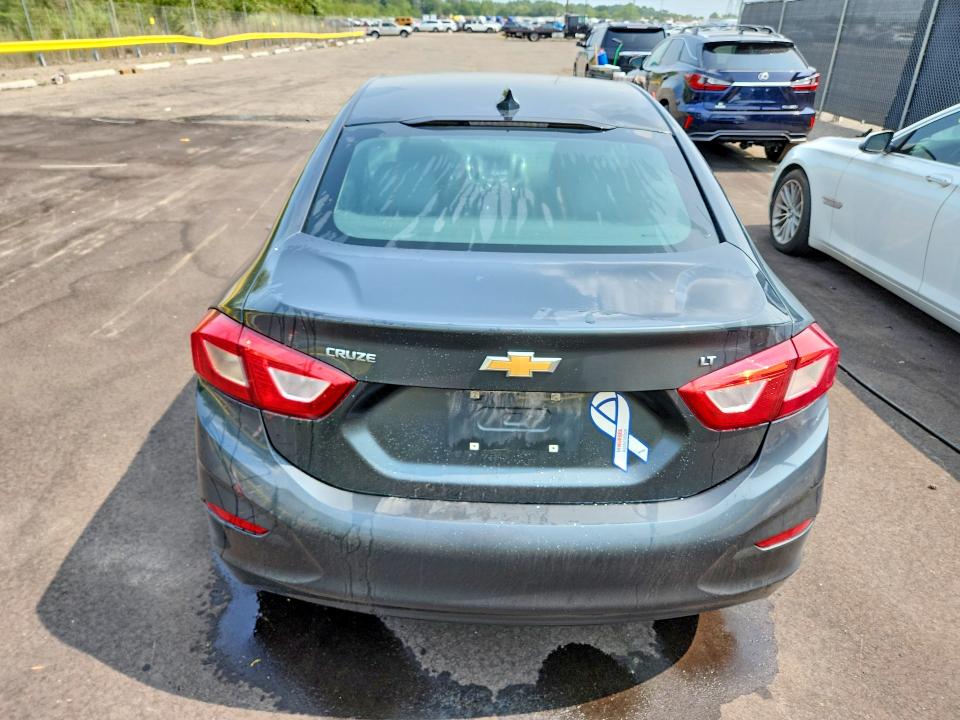 Продаж на аукціоні авто 2018 Chevrolet Cruze, vin: 1G1BE5SM2J7199612, номер лоту: 61763546