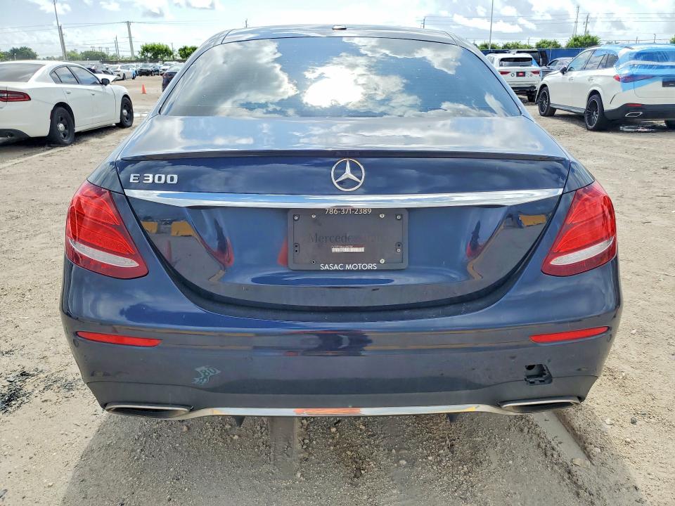 62233856 :رقم المزاد ، WDDZF4JB5JA390768 vin ، 2018 Mercedes-benz E مزاد بيع