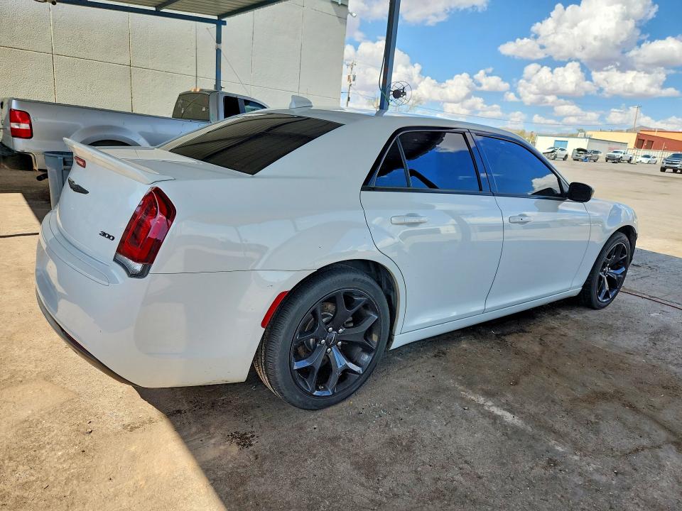 61824756 :رقم المزاد ، 2C3CCAAG0NH174311 vin ، 2022 Chrysler 300 مزاد بيع