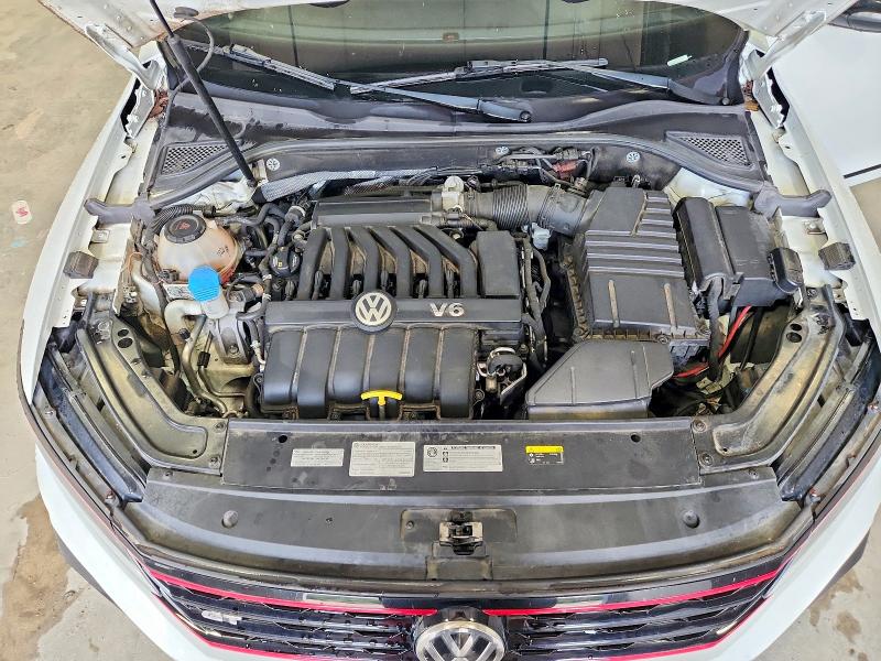 61727106 :رقم المزاد ، 1VWJM7A3XJC038648 vin ، 2018 Volkswagen Passat مزاد بيع