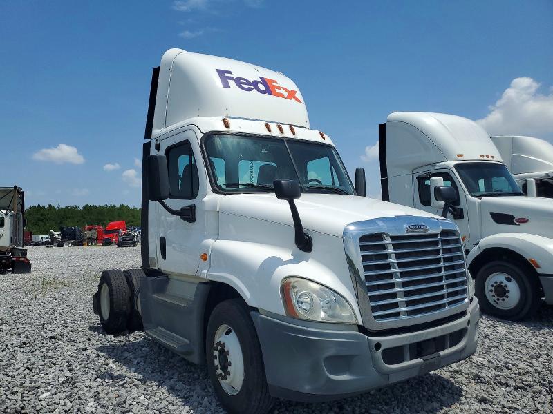 Продажа на аукционе авто 2015 Freightliner Cascadia, vin: 1FUBGEDV5FLGH4778, номер лота: 61965306
