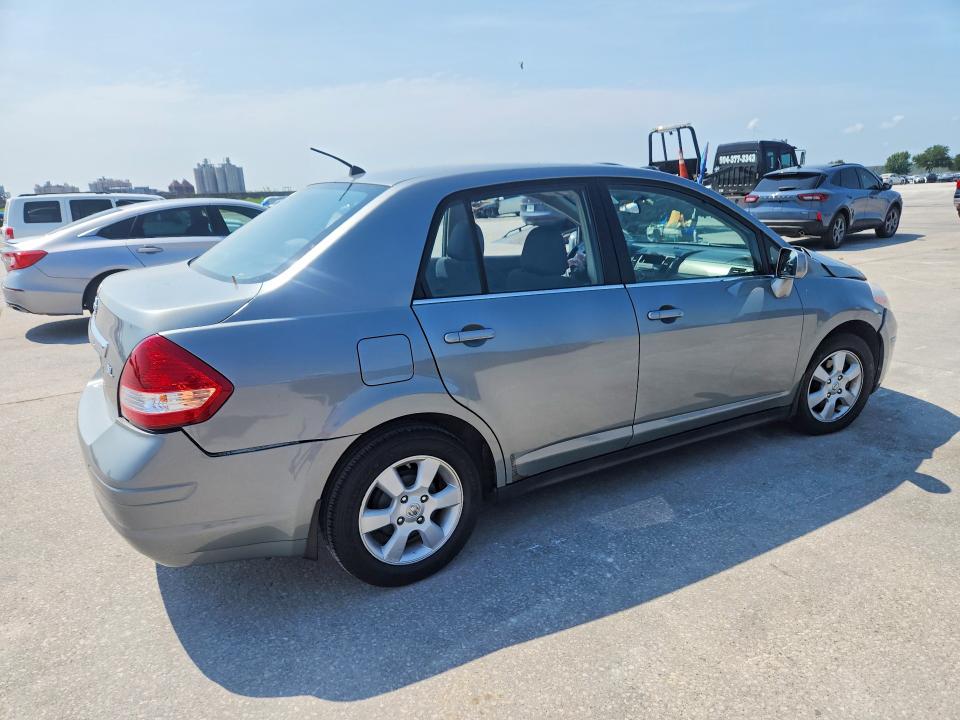 63035236 :رقم المزاد ، 3N1BC11E37L425261 vin ، 2007 Nissan Versa مزاد بيع
