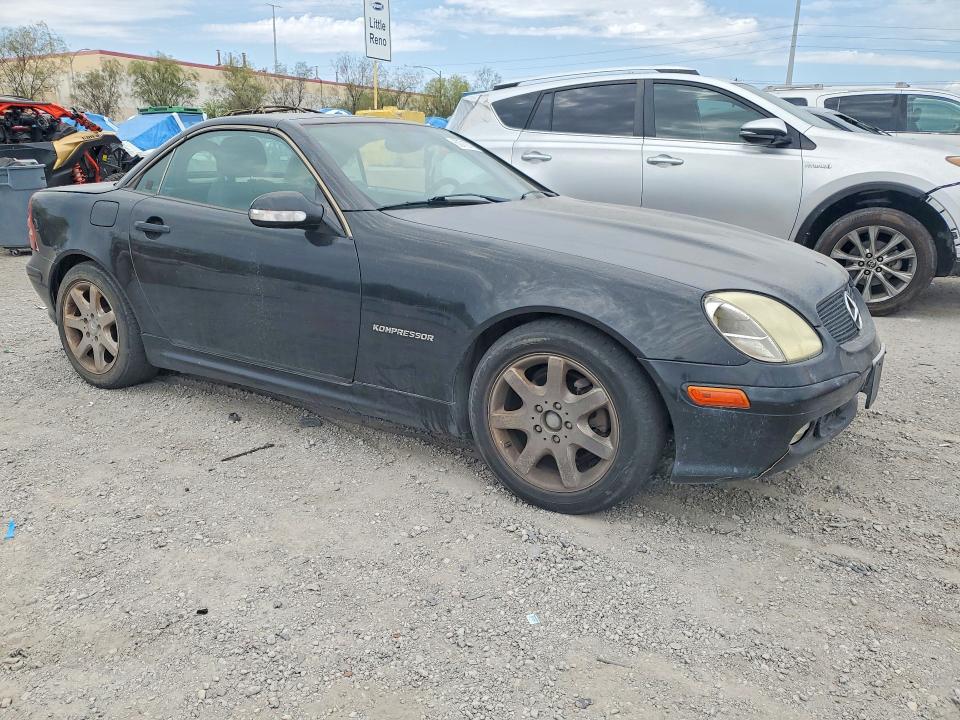 60718776 :رقم المزاد ، WDBKK49F81F179032 vin ، 2001 Mercedes-benz Slk مزاد بيع